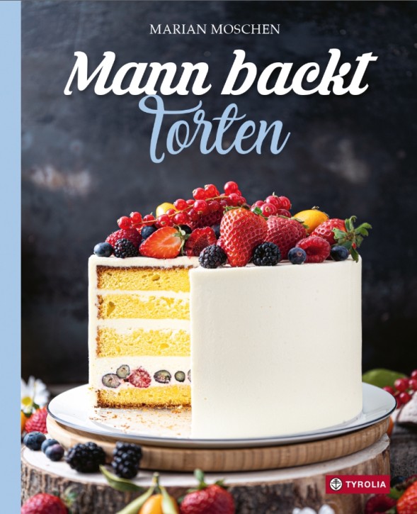 Mann backt Torten